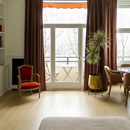 Beautiful Flat View Of The Seine And Eiffel Tower *