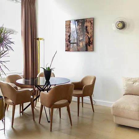 Beautiful Flat View Of The Seine And Eiffel Tower Apartment